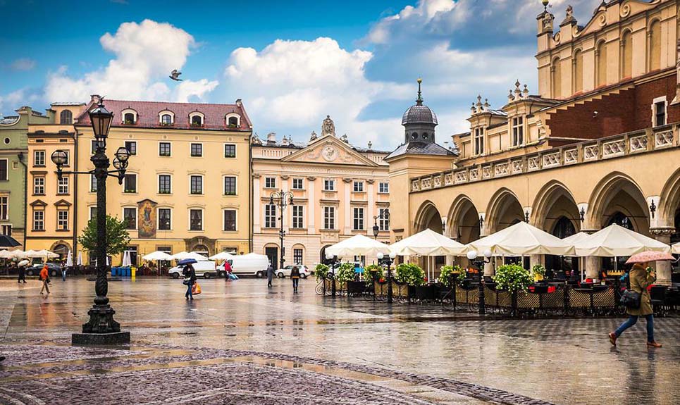 Exploring Warsaw and Krakow: Poland’s Dynamic Urban Wonders