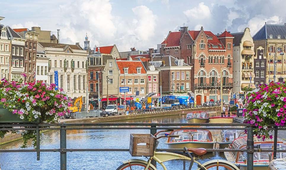 The Stylish Explorer’s Guide: Packing Smart for Your Netherlands Adventure