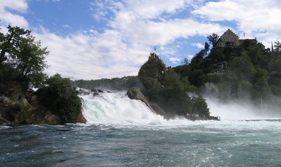 Navigating Switzerland’s Waterways: A Serene Journey through Scenic Beauty